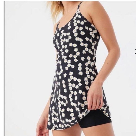 Outdoor Voices Dresses & Skirts - Outdoor Voices Daisy Print Exercise Dress✨